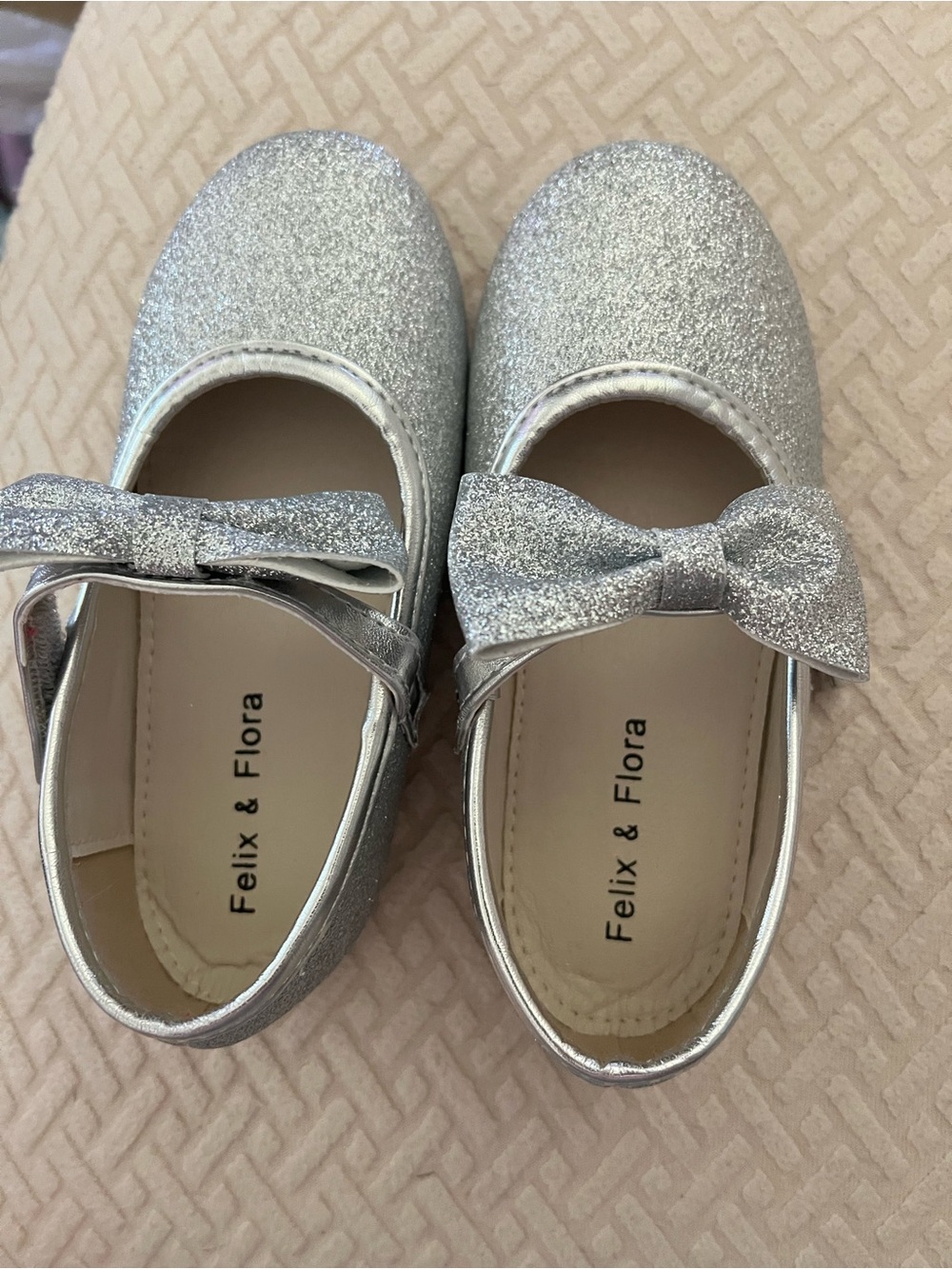 Felix & Flora Girls' Silver Glitter Bow Mary Jane Dress Shoes